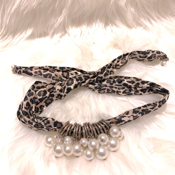Leopard/Pearl Necklace - Picture 2 of 3